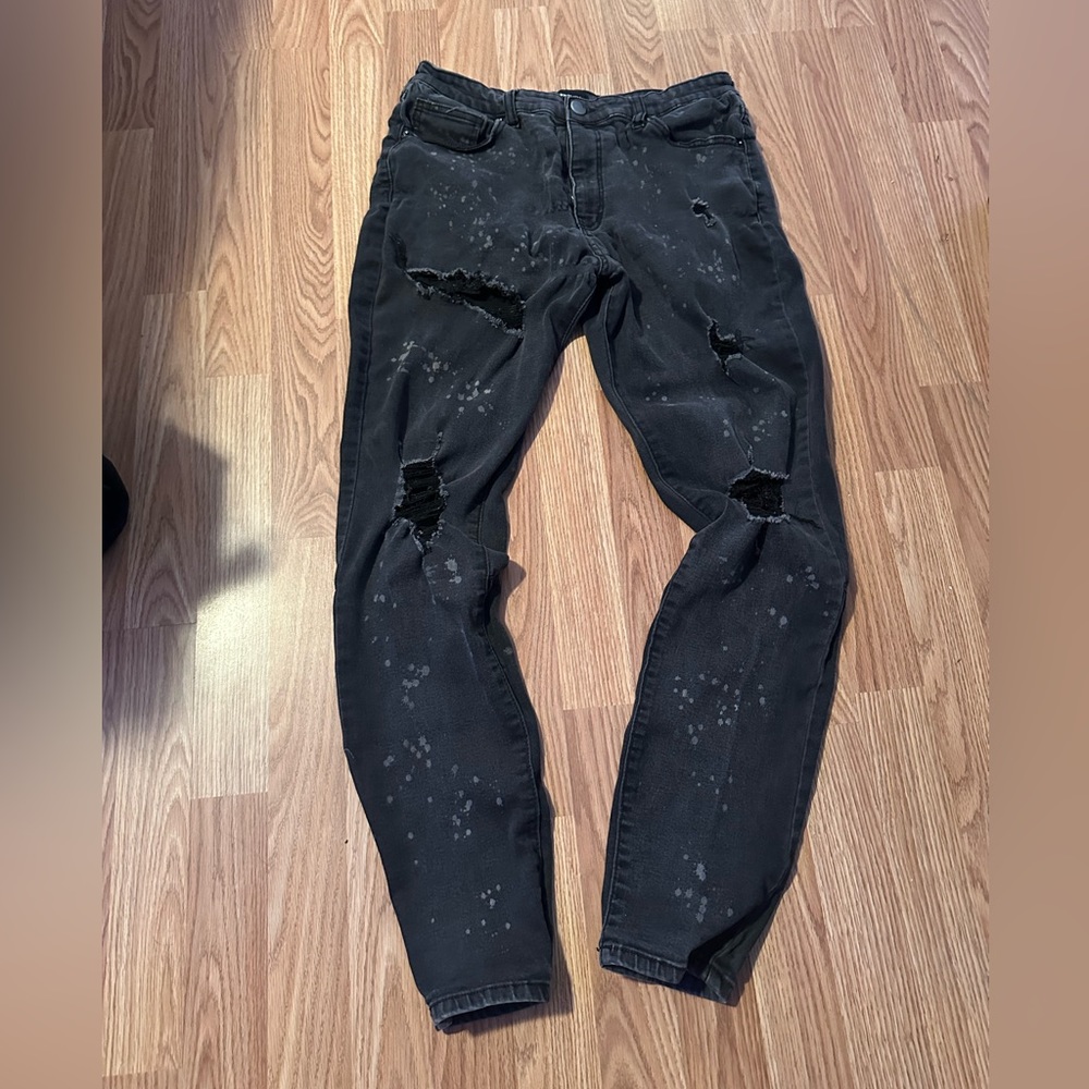 PAINT SPLATTER RIPPED JEANS